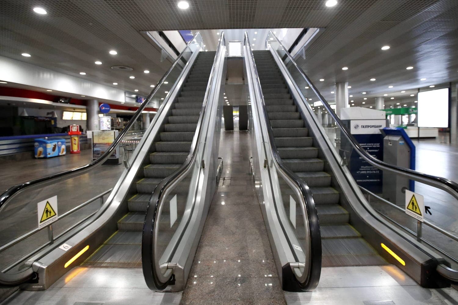 Escaliers mécaniques SANEI